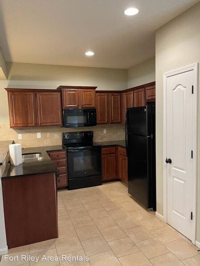 Building Photo - 2 br, 3.5 bath House - 1611 N. 127th Street