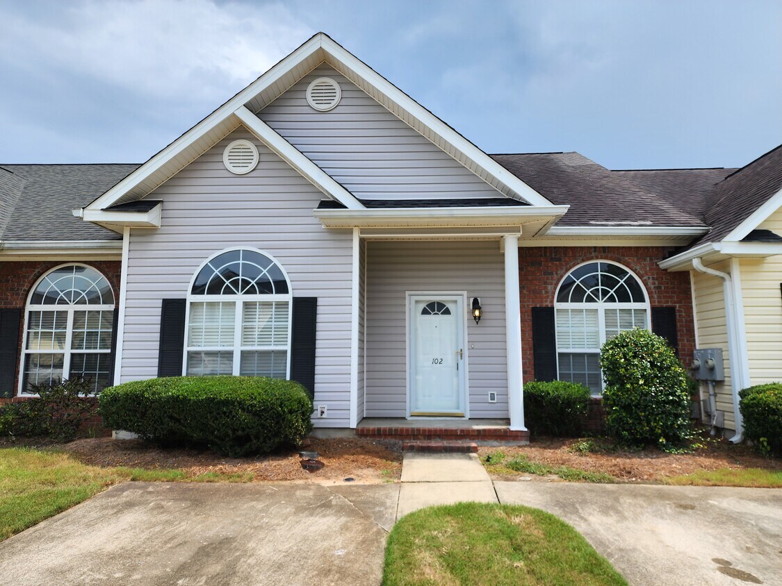 Primary Photo - 102 Palmer Ct