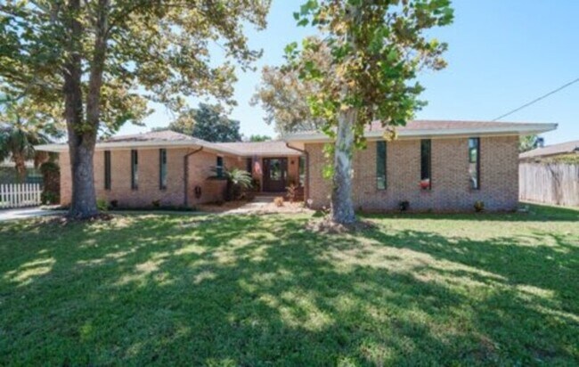 Foto del edificio - 712 Elise Ln