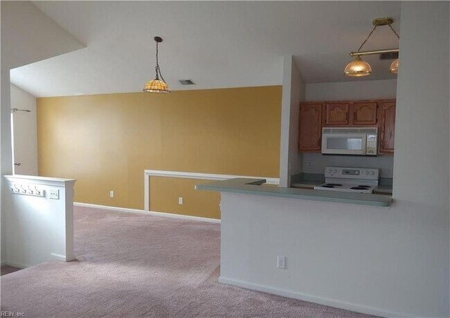 Building Photo - 400 Adkins Arch