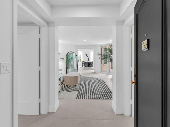 Building Photo - 120 SE 5th Ave