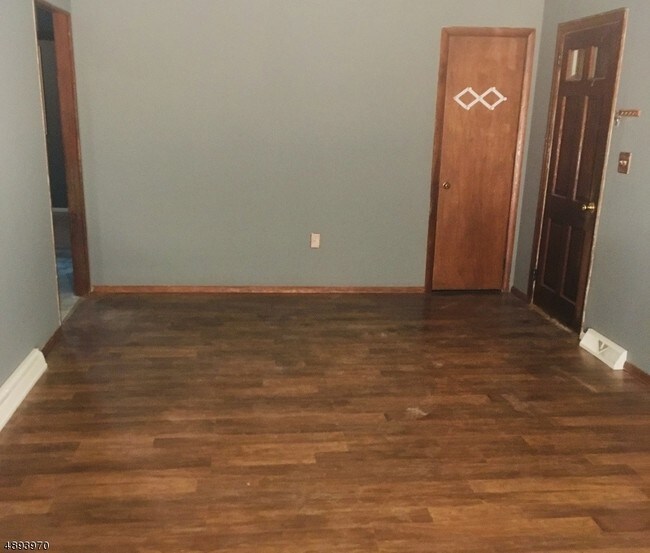 Building Photo - 59 Lakeview Dr