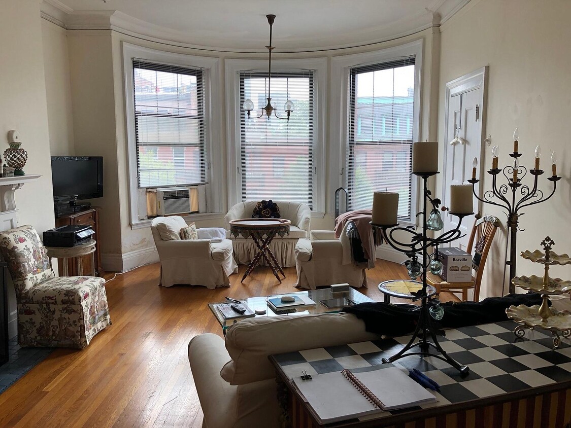 Building Photo - 464 Beacon St