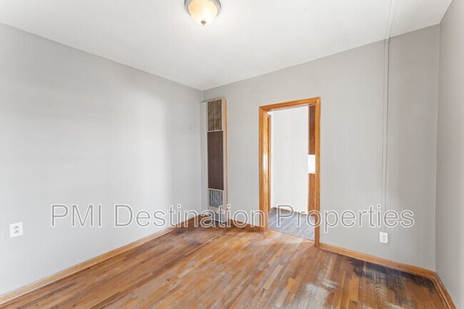 Building Photo - 533 Brown Ave