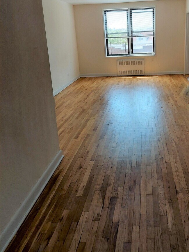Foto del edificio - 7705 Bay Pkwy
