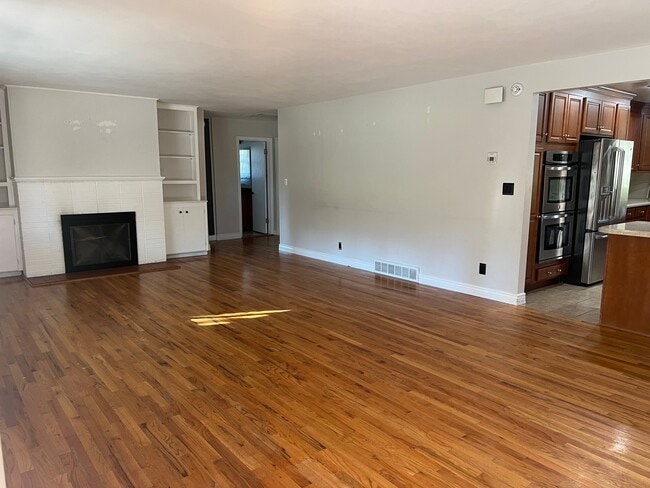 Building Photo - 3120 S Poplar St