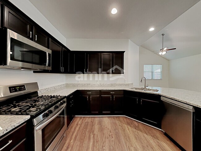 Foto del edificio - 18057 Atwood Mill Dr