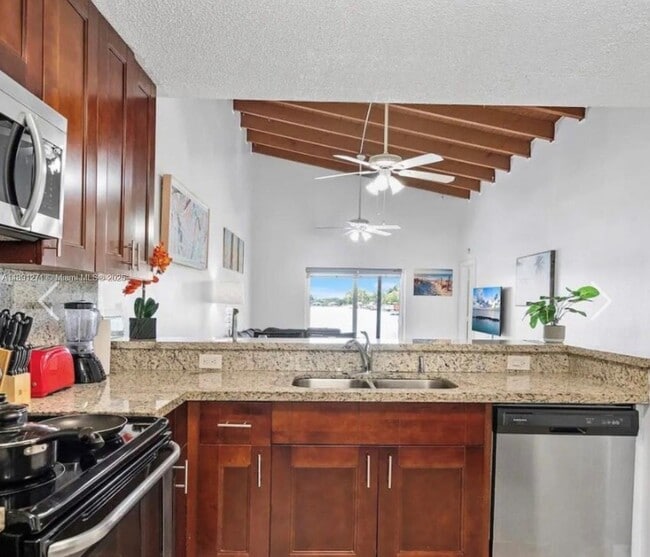 Building Photo - 2421 SW 58th Manor