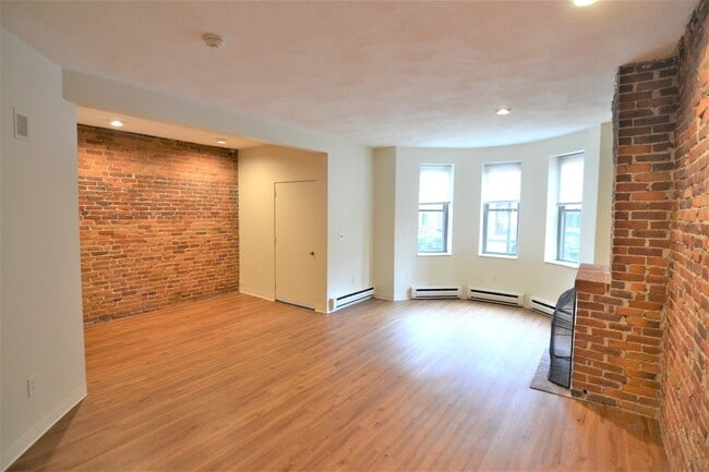 Building Photo - 67 St Germain St