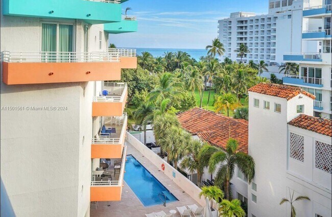 Building Photo - 225 Collins Ave