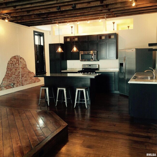 Foto del edificio - 106 N Main St