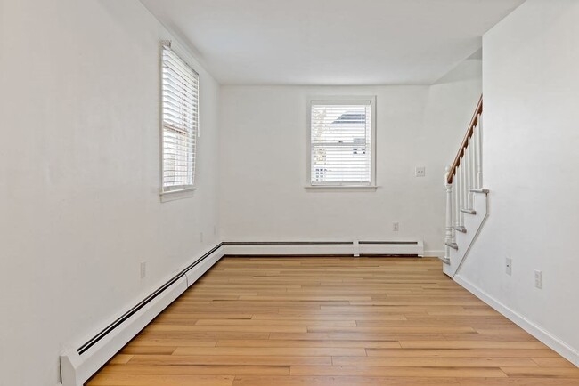 Foto del edificio - 443 Old Fall River Rd