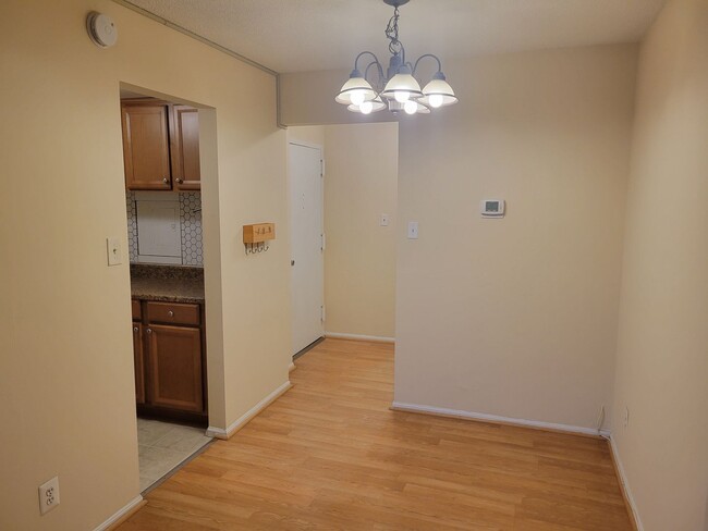 Foto del edificio - Lovely Studio Condo Unit in Rockville!