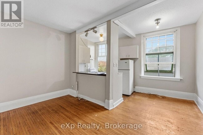 Building Photo - 109 Downie St