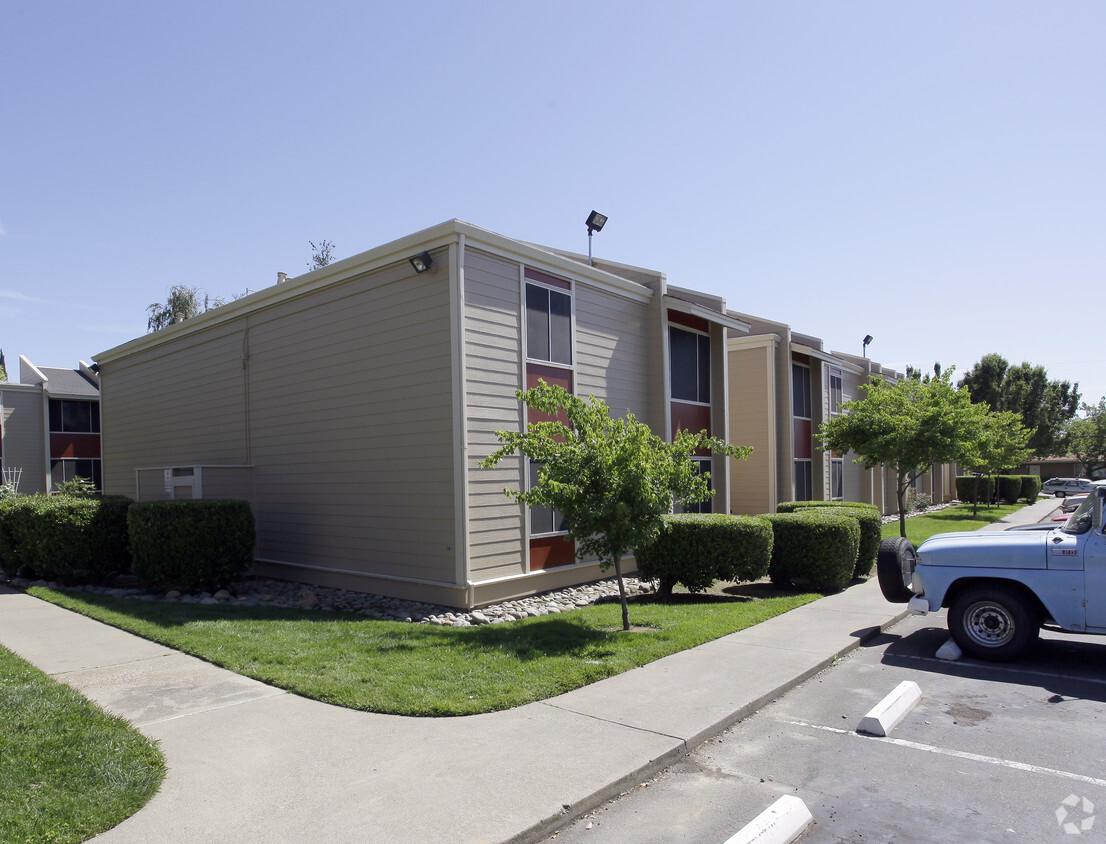 Building Photo - Folsom Gardens