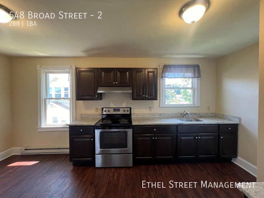 Primary Photo - Newly-Updated Two Bedroom Apartment in Naz...