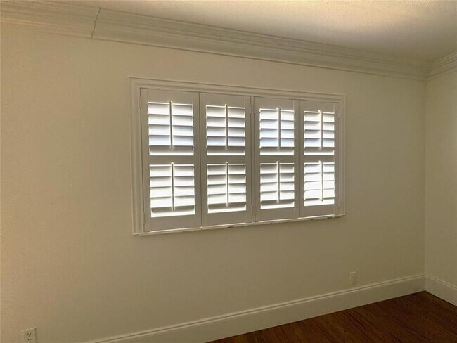 Building Photo - 526 Saxony Dr