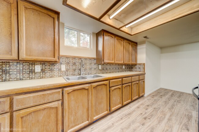 Building Photo - 101 E Miller Ave