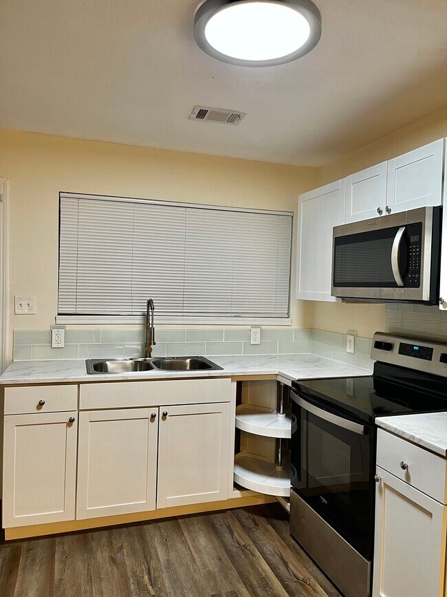 Foto del edificio - 405 Westcliff Cir