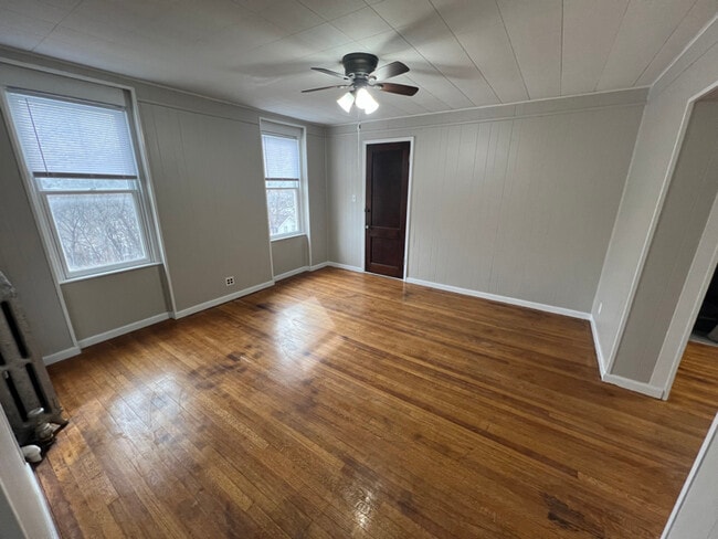 Building Photo - 571 Jefferson St