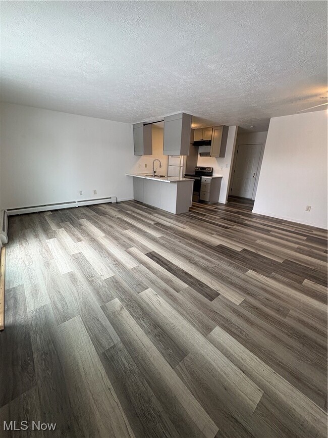 Foto del edificio - 5936 Callaway Cir