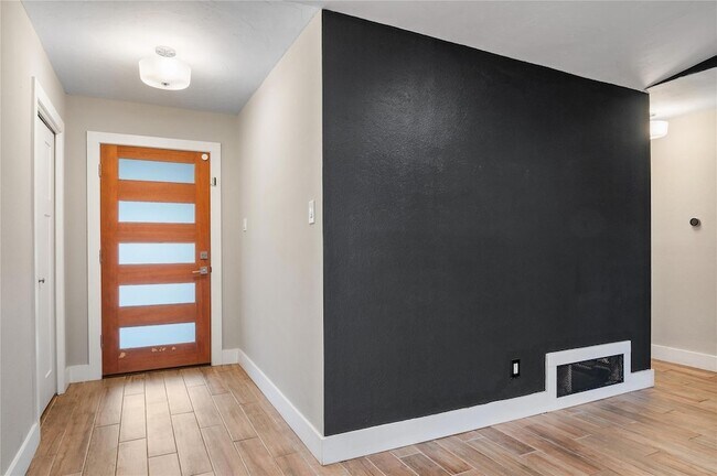 Foto del edificio - 1104 Durham Dr