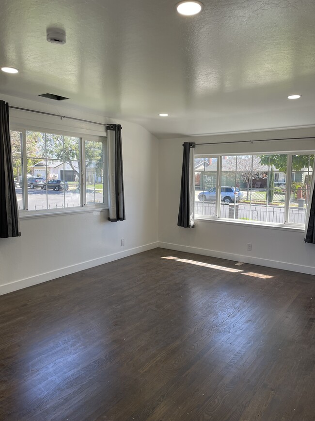 Living Room - 2935 Moss Point Dr