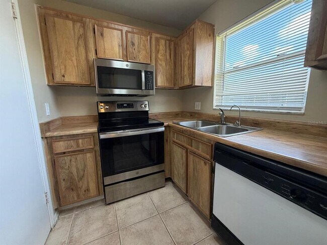 Foto del edificio - 4240 Pershing Pointe Pl
