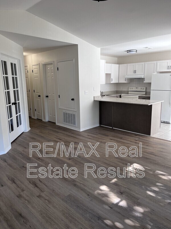 Foto del edificio - 1607 Timberline Dr