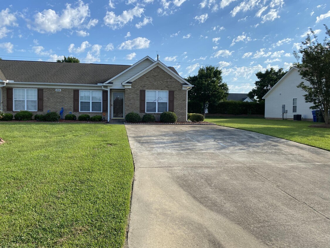 2944 Kinsey Loop, Winterville, NC 28590 Townhome Rentals in