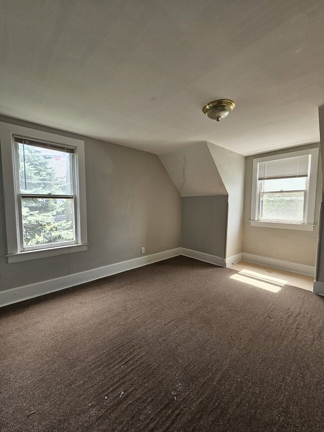 Foto del edificio - 913 E Washington St