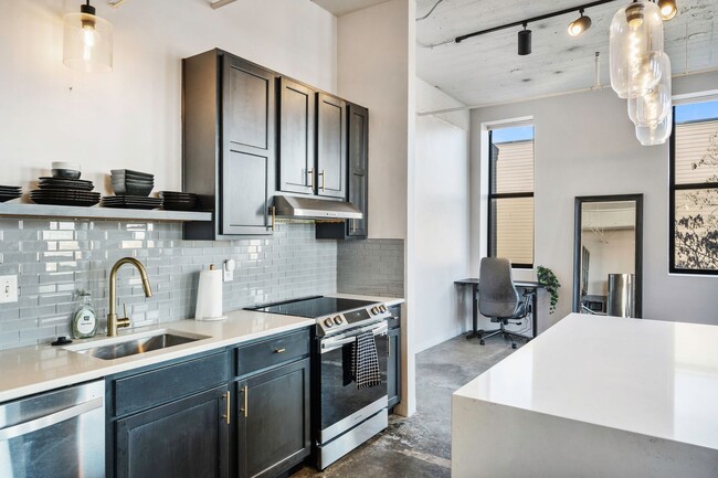 Building Photo - 1bd/1ba Loft in the River Market!!