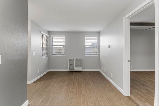 Foto del edificio - 533 E 11th St