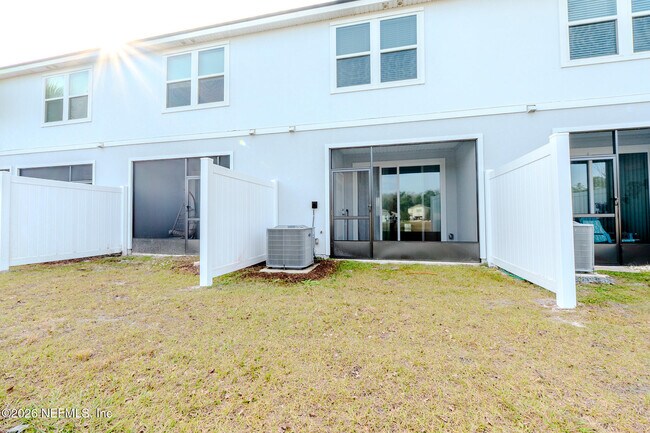 Foto del edificio - 244 Elmhurst Ln