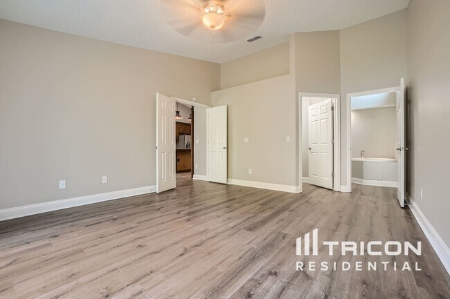 Building Photo - 7049 Sawmill Cir