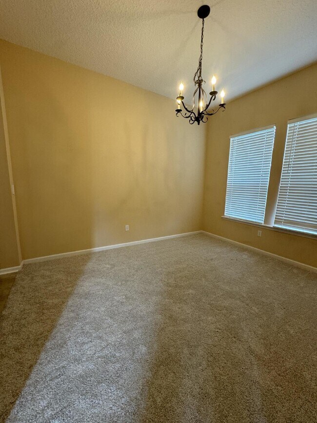 Foto del edificio - 4 bedroom 3 bath home in the Mandarin/ Sou...