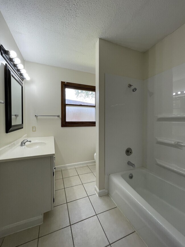 2021 Lindbergh Blvd, Springfield, IL 62704 House Rental in