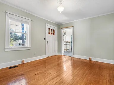 Foto del edificio - 2347 Byrnes Dr