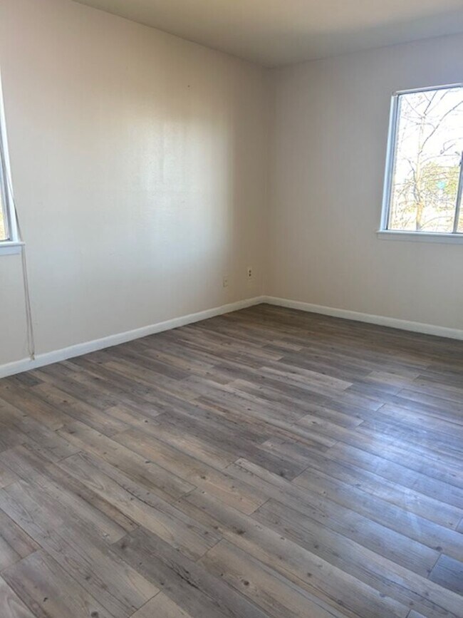 Building Photo - 2 Bedroom Apartment Coming Soon!