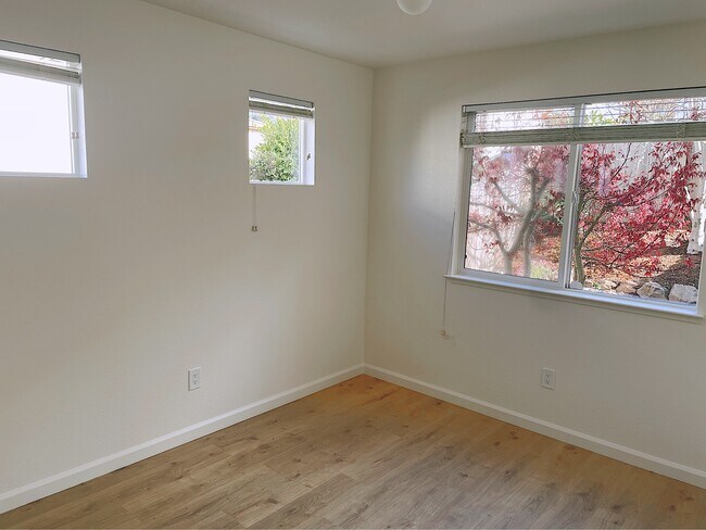 large size bedroom #`1 - 1008 Ridgeview Dr