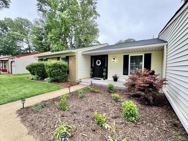 Foto del edificio - READY 05-15-25!! Ranch Home w/2-Car Garage...