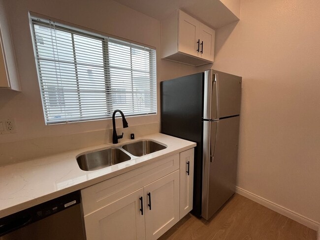 Interior Photo - 1620 South Bentley Ave