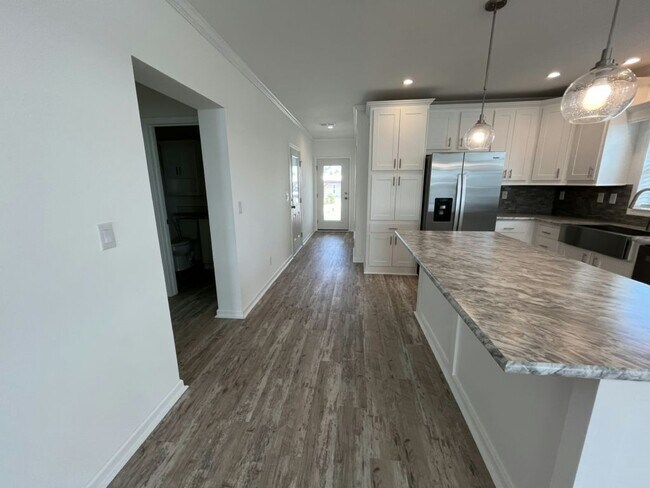 Building Photo - 420 Hidden Cove Rd