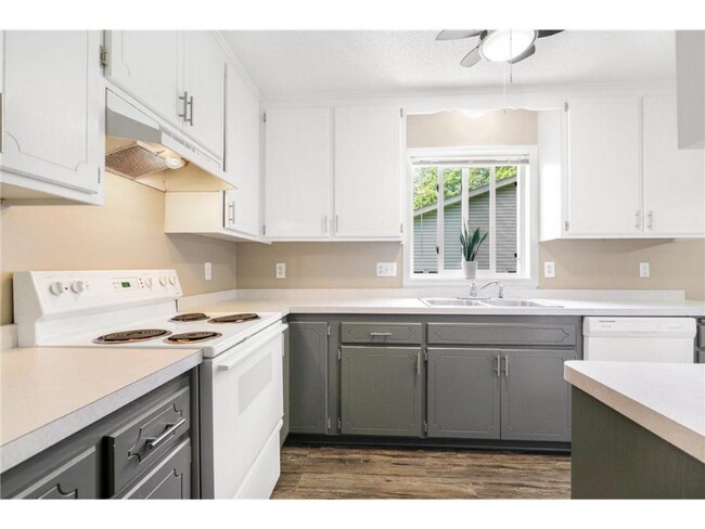 Building Photo - 17446 Sunray Cir SW