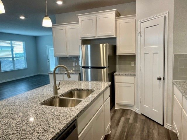 Building Photo - 1312 McQueeny Dr