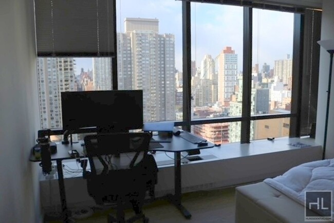 Foto del edificio - 2 bedroom 1 bathroom /FURNISHED / 3 weeks ...