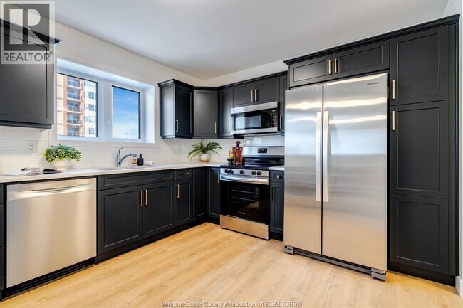 Photo du bâtiment - 4 Bruce Ave