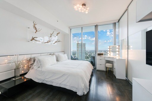 Foto principal - 92 SW 3rd St
