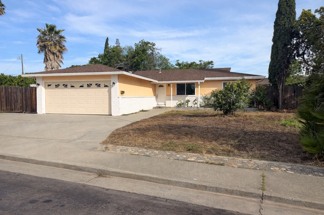 Building Photo - 3 bed 2 Bath Home Recently renovated single-family home in Fairfield,