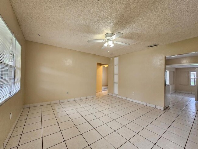 Building Photo - 2235 Lakeview St